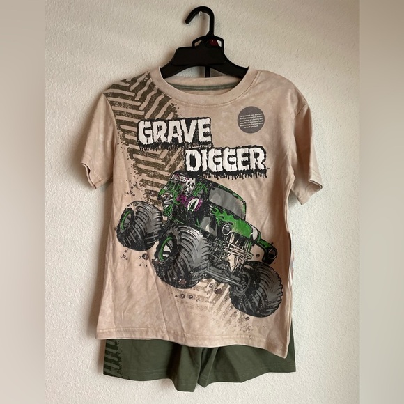 Monster Jam Beige and Green Kids Grave Digger Tee and matching shorts set 7- NWT - Picture 1 of 5